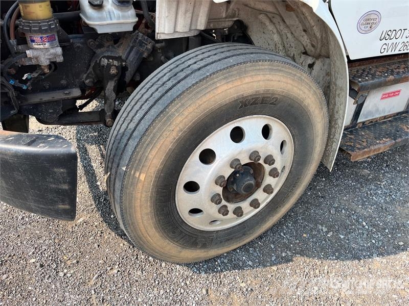 Freightliner M2 106 Isotermos y frigoríficos