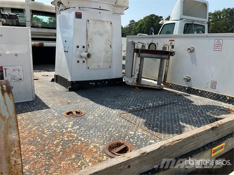 Freightliner M2 106 Bilmontert lift