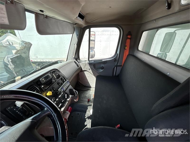 Freightliner M2 106 Külmikautod