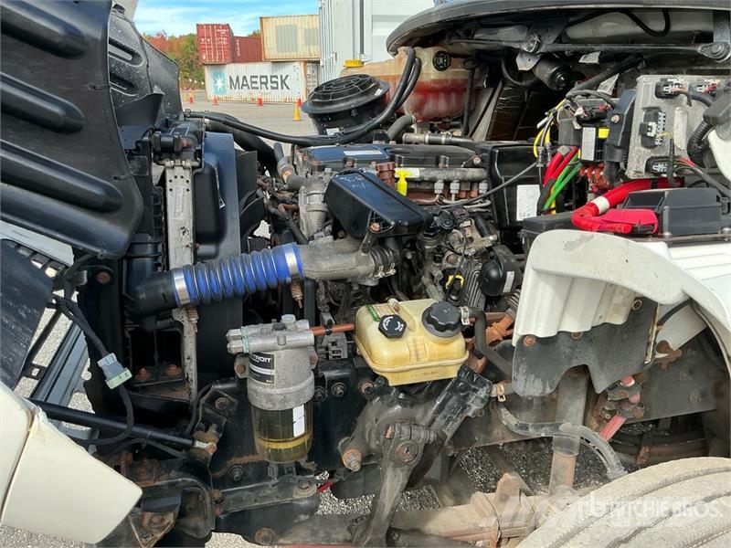 Freightliner M2 106 Вантажівки-платформи/бокове розвантаження