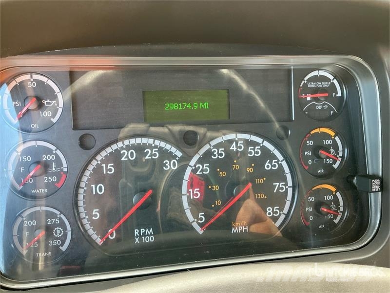 Freightliner M2 106 Вантажівки-платформи/бокове розвантаження