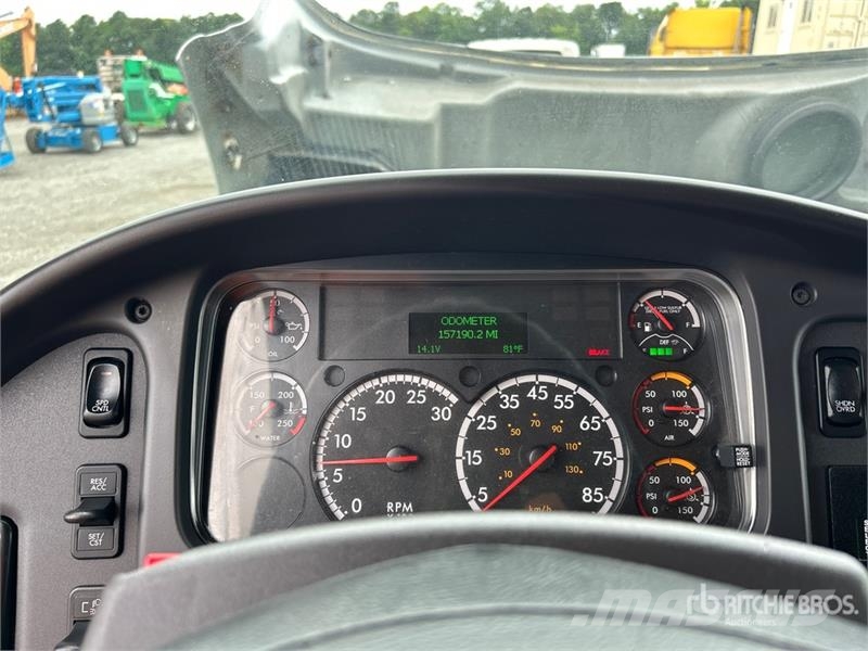 Freightliner M2 106 شاحنات بدرجة حرارة قابلة للضبط