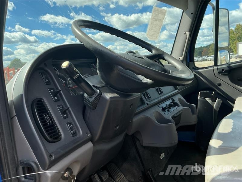 Freightliner M2 106 Sanduk kamioni