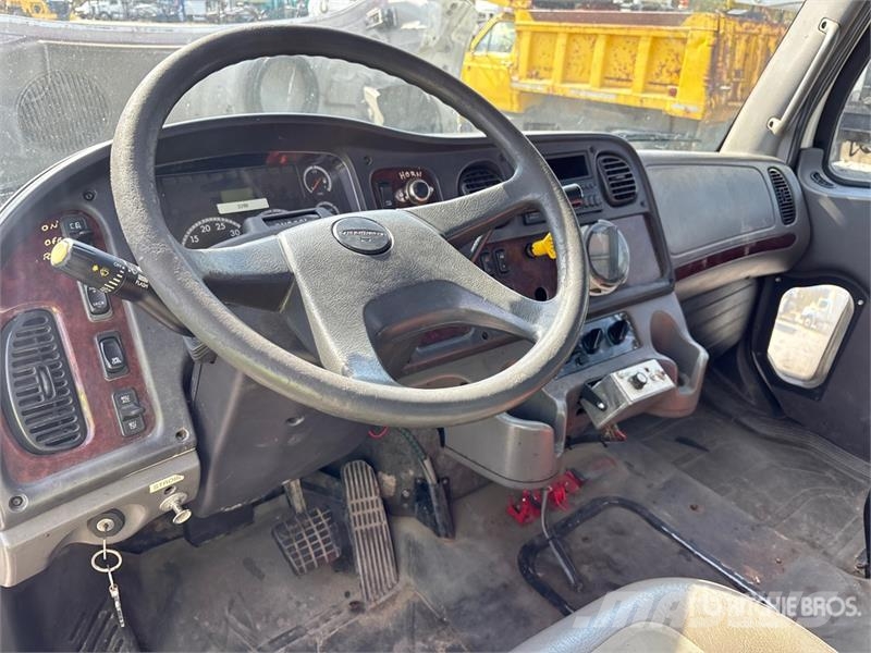 Freightliner M2 106 Komunalna vozila
