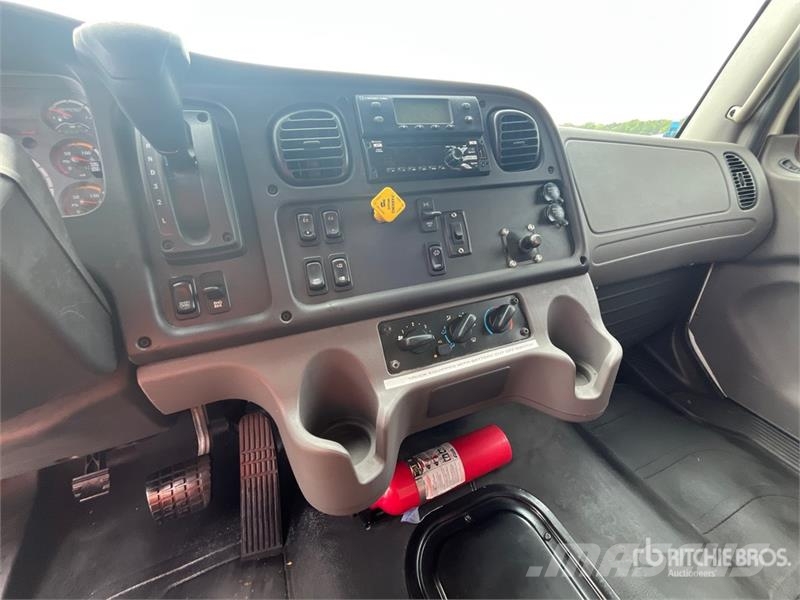 Freightliner M2 106 Isotermos y frigoríficos