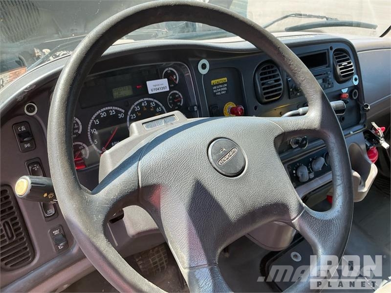 Freightliner M2 106 Camion Fourgon
