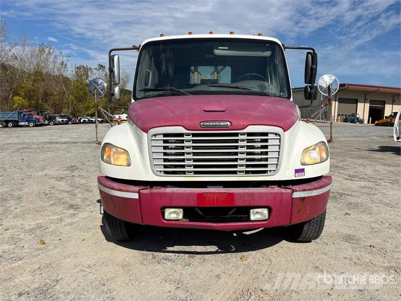 Freightliner M2 106 Komunalna vozila