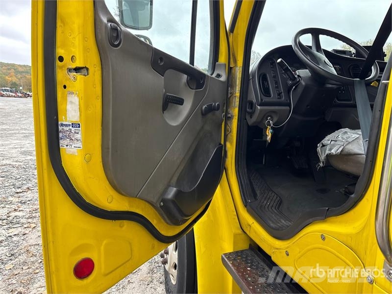 Freightliner M2 106 Tovornjaki hladilniki