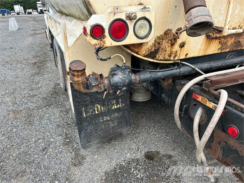 Freightliner M2 106 4000 gal 6x4 Water Truck 급수차