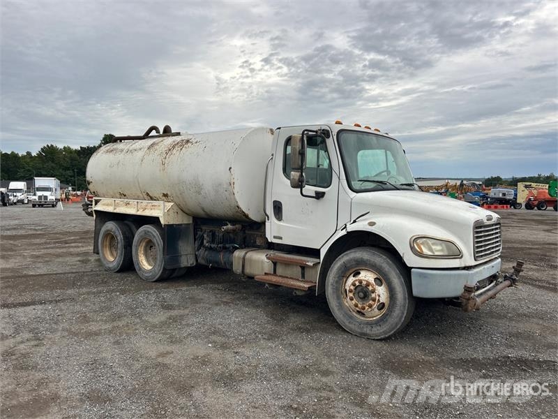 Freightliner M2 106 4000 gal 6x4 Water Truck 급수차