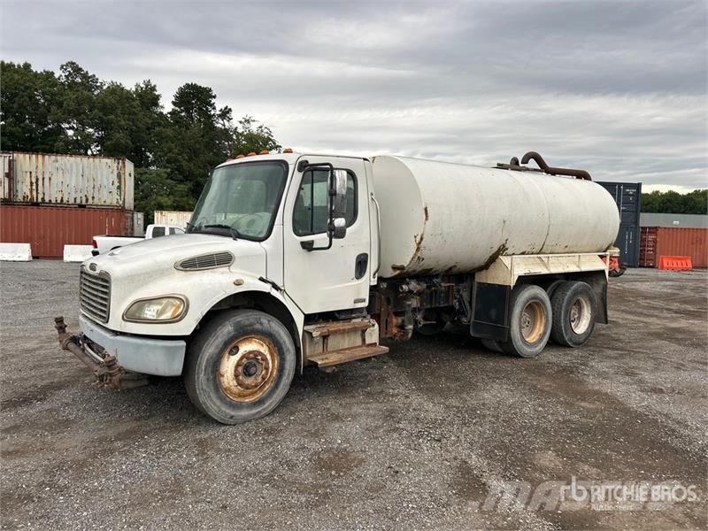 Freightliner M2 106 4000 gal 6x4 Water Truck 급수차