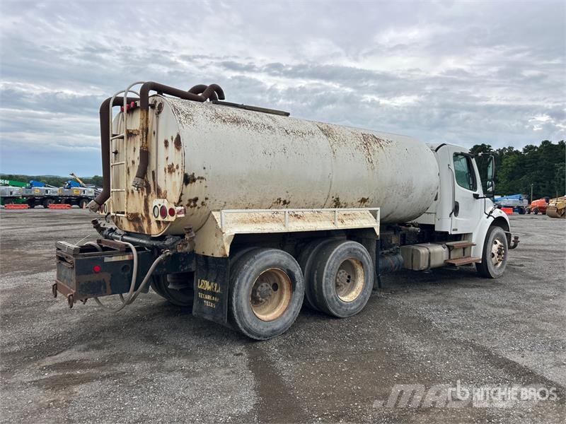 Freightliner M2 106 4000 gal 6x4 Water Truck 급수차
