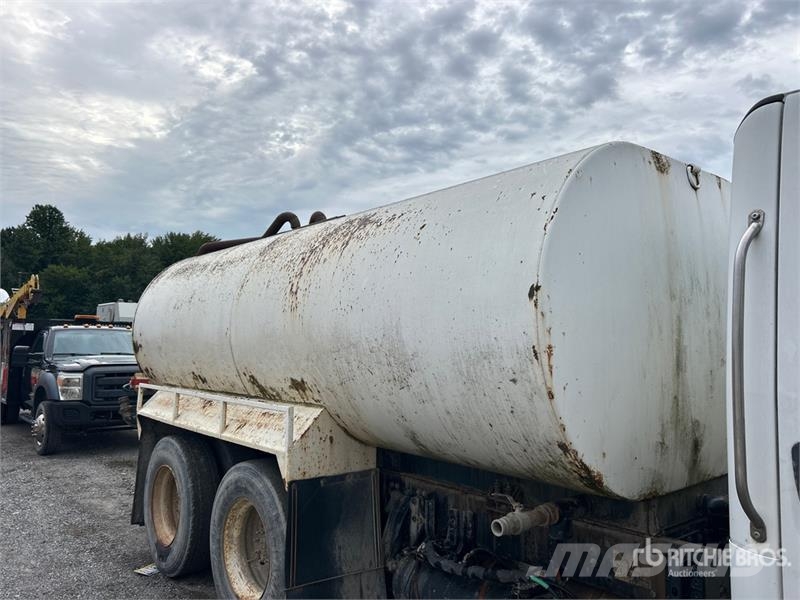 Freightliner M2 106 4000 gal 6x4 Water Truck 급수차