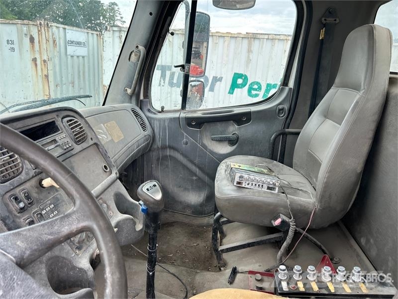 Freightliner M2 106 4000 gal 6x4 Water Truck 급수차