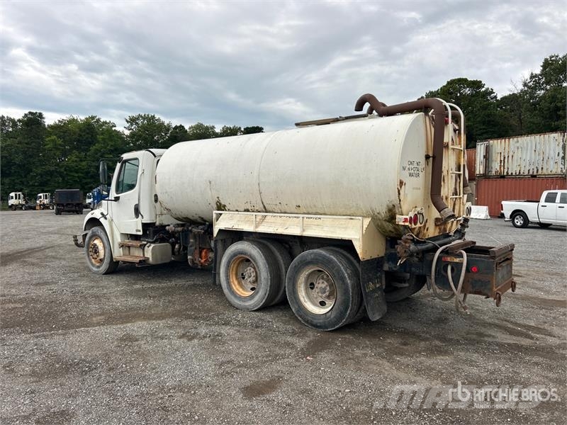 Freightliner M2 106 4000 gal 6x4 Water Truck 급수차