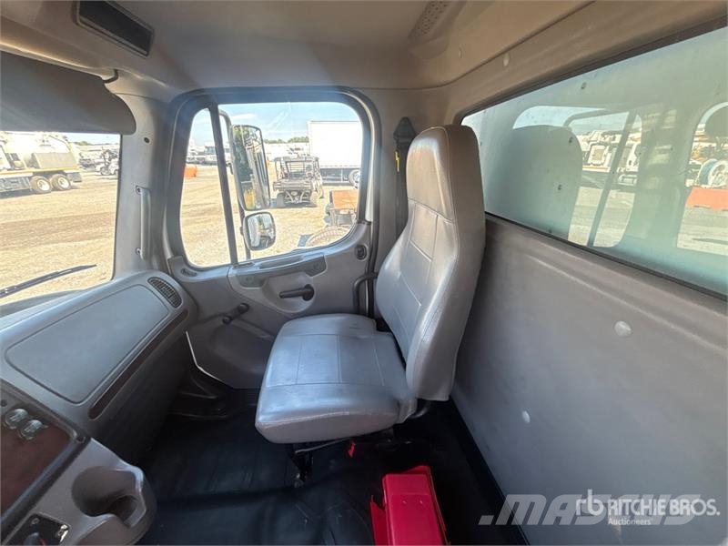 Freightliner M2 106 4x2 Van Truck (Inoperable) Camion cassonati