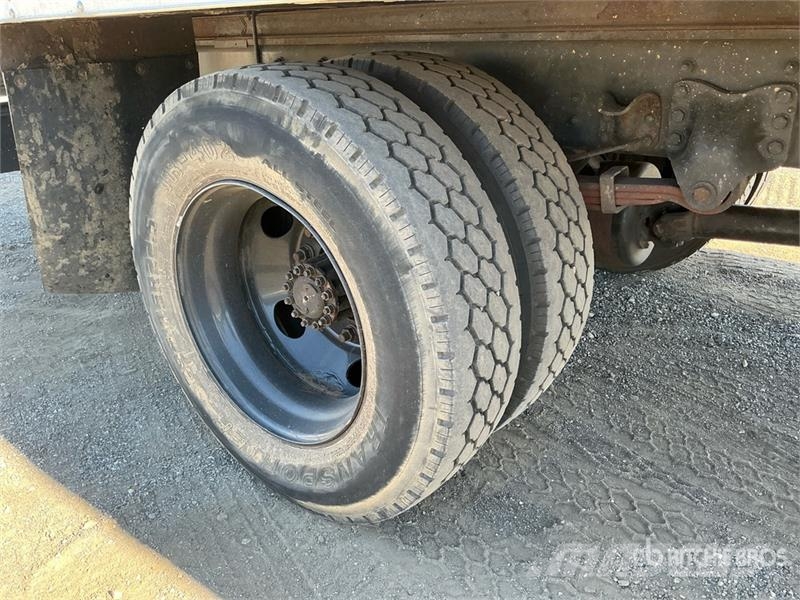 Freightliner M2 106 4x2 Van Truck Sanduk kamioni