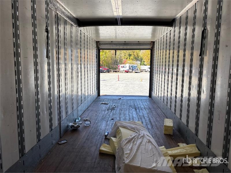 Freightliner M2 106 4x2 Moving Extended Cab Van Truck Фургони