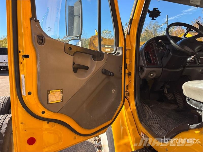 Freightliner M2 106 4x2 Van Truck Camiones caja cerrada