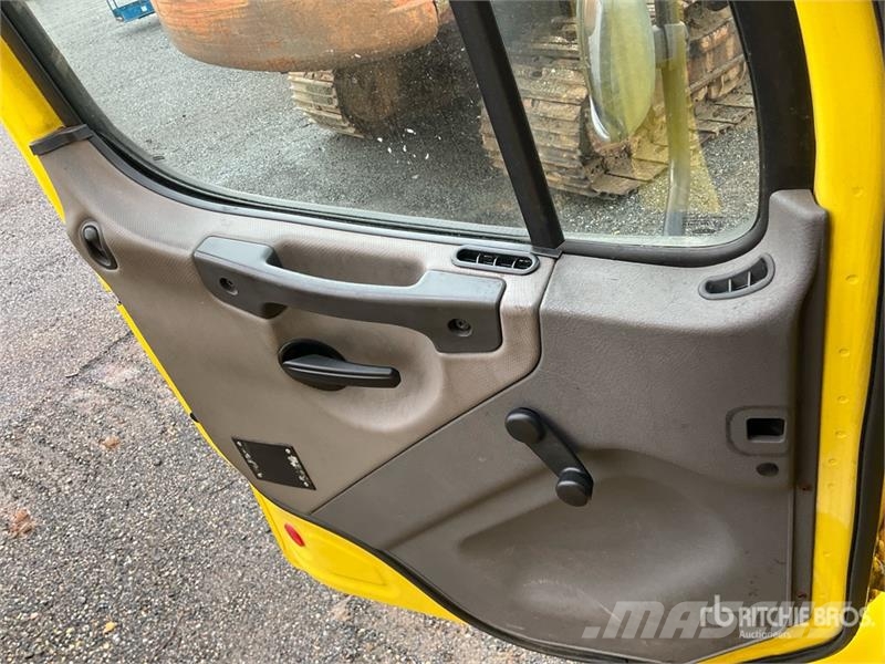 Freightliner M2 106 4x2 Van Truck Sunkvežimiai su dengtu kėbulu