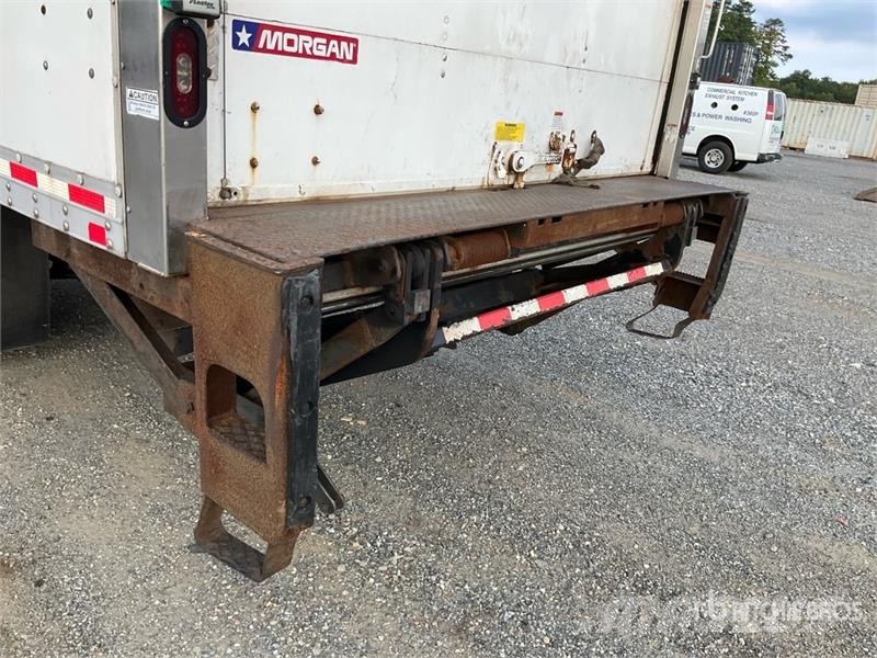 Freightliner M2 106 4x2 Van Truck ボックスボディー、ウイング、箱車