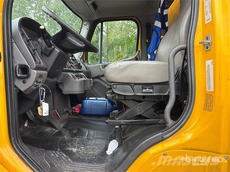 Freightliner M2 106 4x2 Van Truck Box trucks