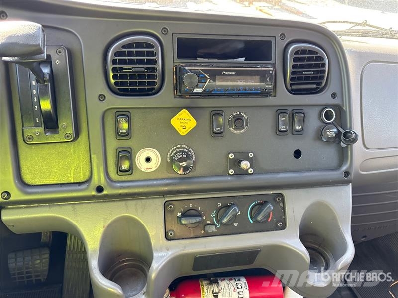 Freightliner M2 106 4x2 Van Truck Camiones caja cerrada