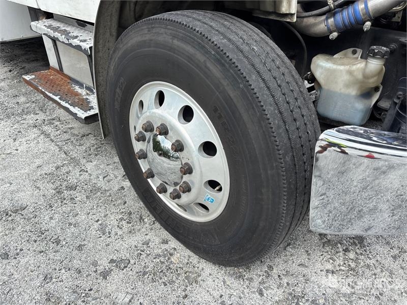 Freightliner M2 106 4x2 Extended Cab Tow Truck Hinausautot