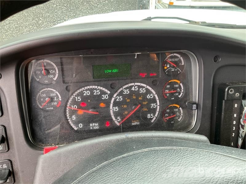 Freightliner M2 106 4x2 Van Truck Kapali kasa kamyonlar