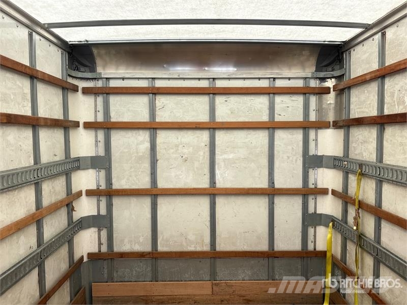 Freightliner M2 106 4x2 Van Truck Skriňová nadstavba