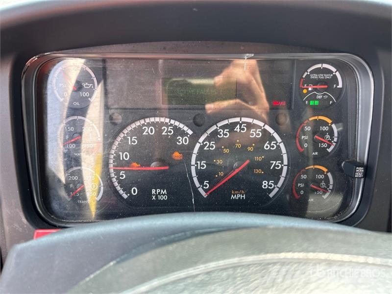 Freightliner M2 106 4x2 Van Truck Furgons