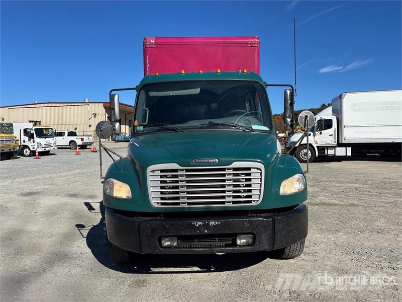 Freightliner M2 106 4x2 Moving Extended Cab Van Truck Фургони