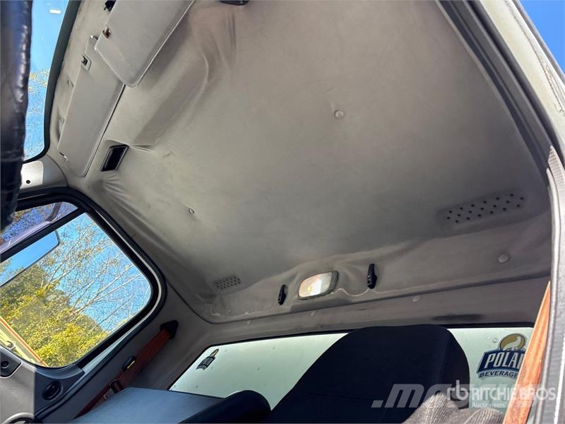 Freightliner M2 106 4x2 Van Truck Furgoonautod