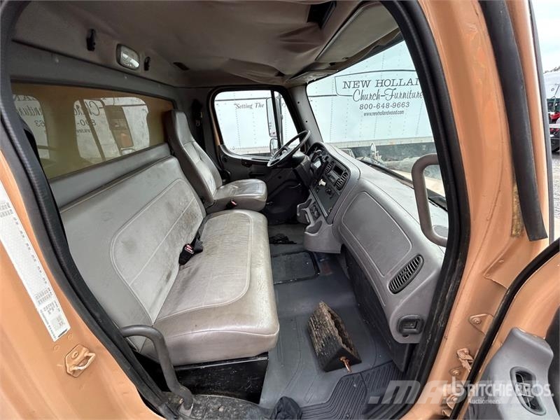 Freightliner M2 106 4x2 Van Truck Camion Fourgon