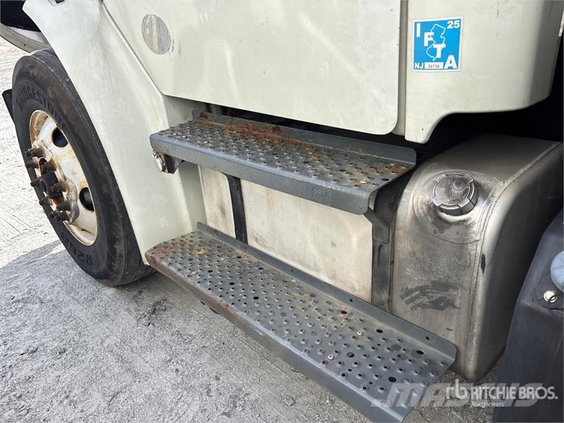Freightliner M2 106 4x2 Van Truck Box body trucks