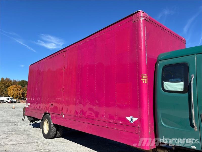 Freightliner M2 106 4x2 Moving Extended Cab Van Truck Фургони