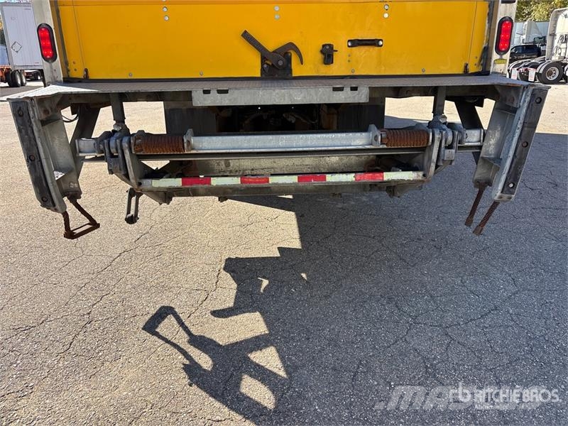Freightliner M2 106 4x2 Van Truck Camiones caja cerrada