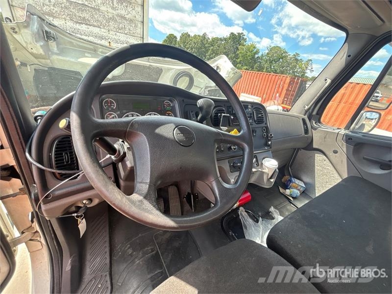 Freightliner M2 106 4x2 Van Truck Camion Fourgon