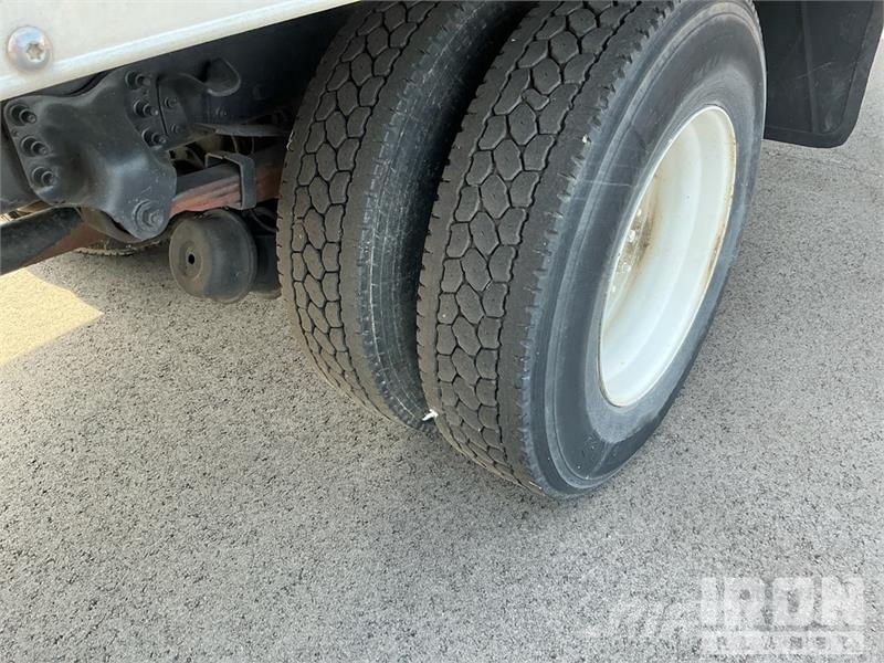 Freightliner M2 106 4x2 Van Truck Skriňová nadstavba
