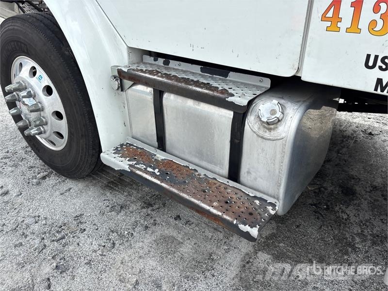 Freightliner M2 106 4x2 Extended Cab Tow Truck Hinausautot