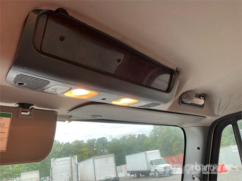 Freightliner M2 106 4x2 Van Truck Camion cassonati
