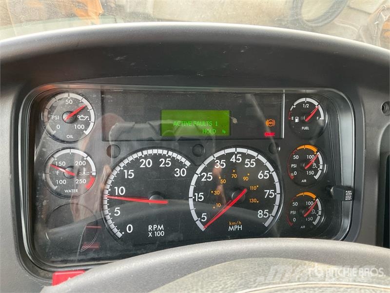 Freightliner M2 106 4x2 Van Truck Sanduk kamioni