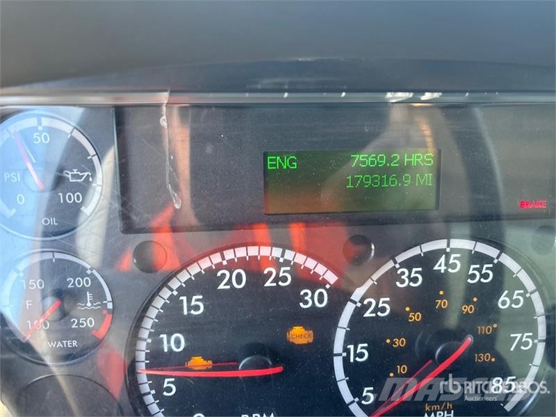 Freightliner M2 106 4x2 Van Truck Каросерии