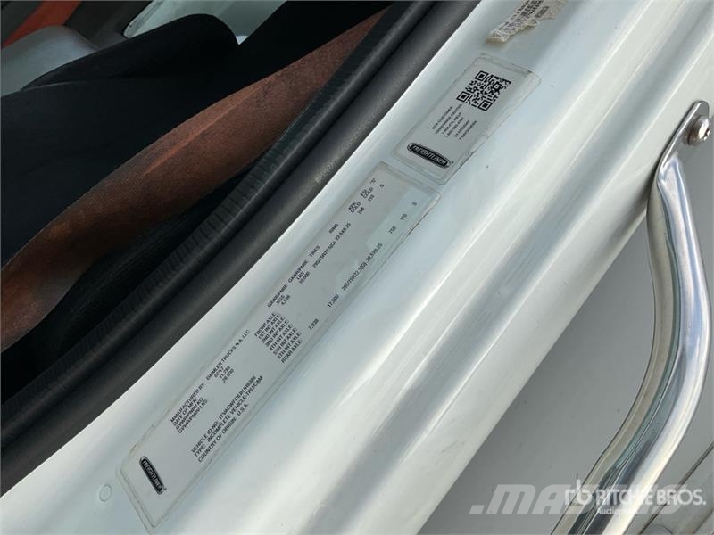 Freightliner M2 106 4x2 Van Truck ボックスボディー、ウイング、箱車
