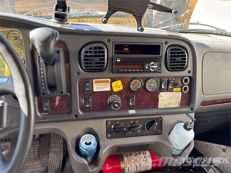 Freightliner M2 106 4x2 Van Truck Camiones caja cerrada