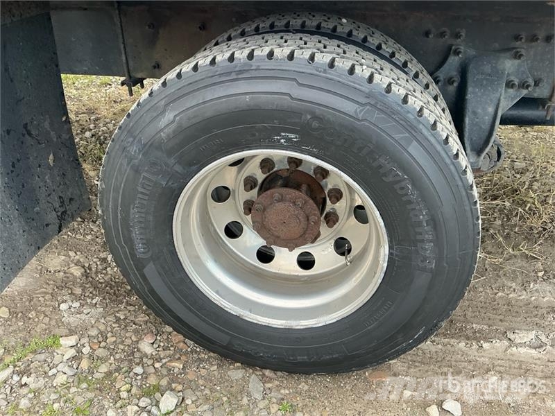 Freightliner M2 106 4x2 Van Truck Dobozos teherautók