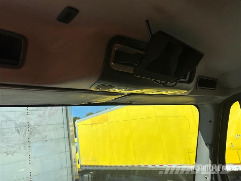 Freightliner M2 106 4x2 Van Truck Furgons