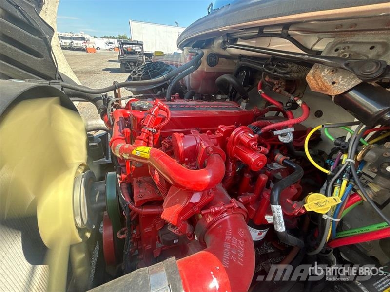 Freightliner M2 106 4x2 Van Truck (Inoperable) Camion cassonati