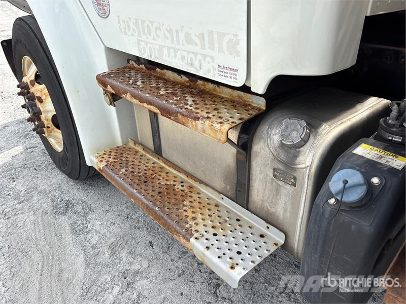 Freightliner M2 106 4x2 Van Truck Box body trucks