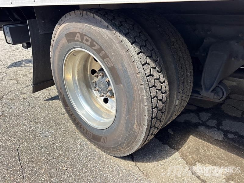 Freightliner M2 106 4x2 Van Truck (Inoperable) Kapali kasa kamyonlar